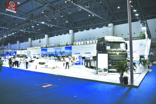 南充高新技術汽車汽配產品閃耀西博會，吸睛無數